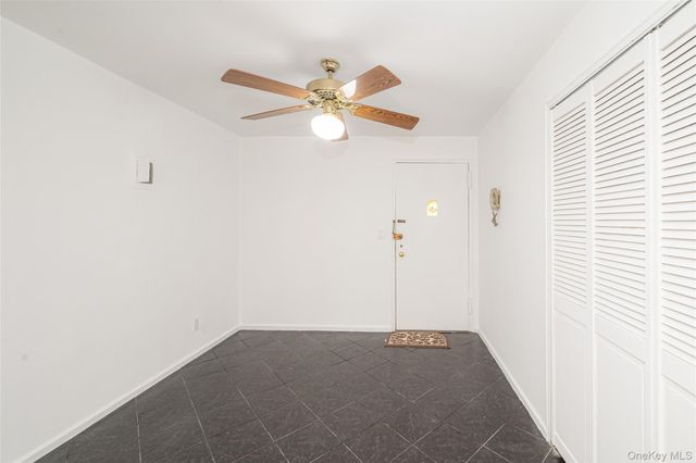 50 Brompton Road Apt 3H, Great Neck, NY 11021