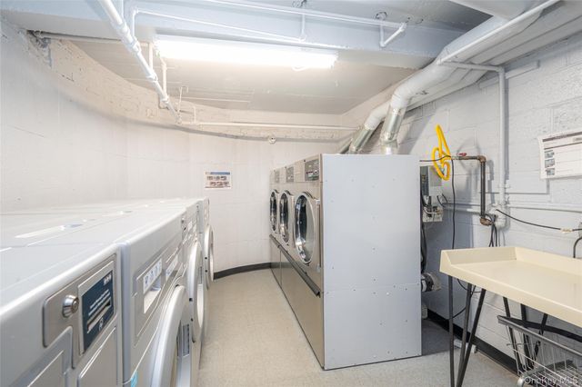 50 Brompton Road Apt 3H, Great Neck, NY 11021