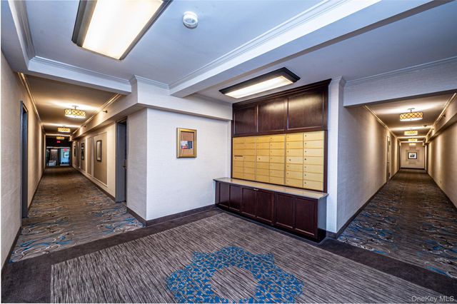 50 Brompton Road Apt 3H, Great Neck, NY 11021