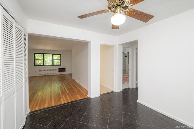 50 Brompton Road Apt 3H, Great Neck, NY 11021