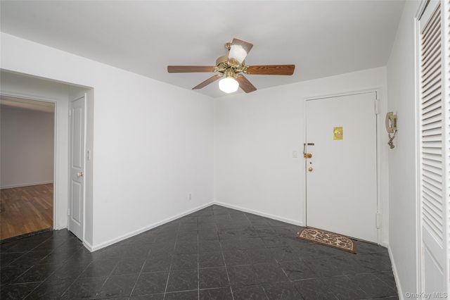 50 Brompton Road Apt 3H, Great Neck, NY 11021