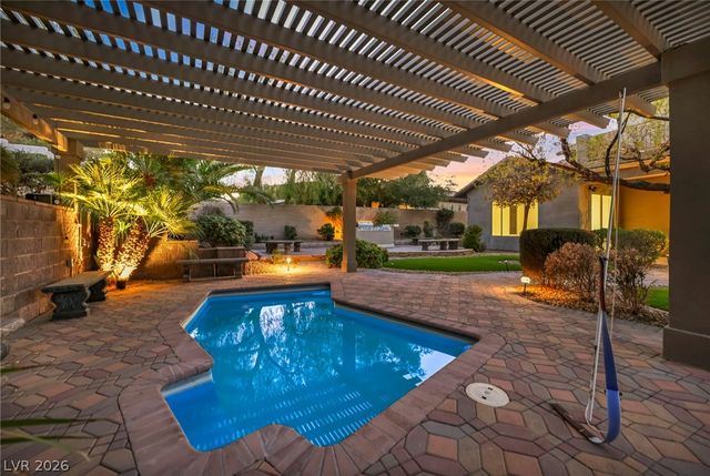 17 Winding Road, Henderson, NV 89052