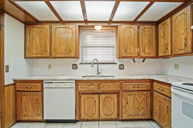 1125 N Patterson Drive, Moore, OK 73160