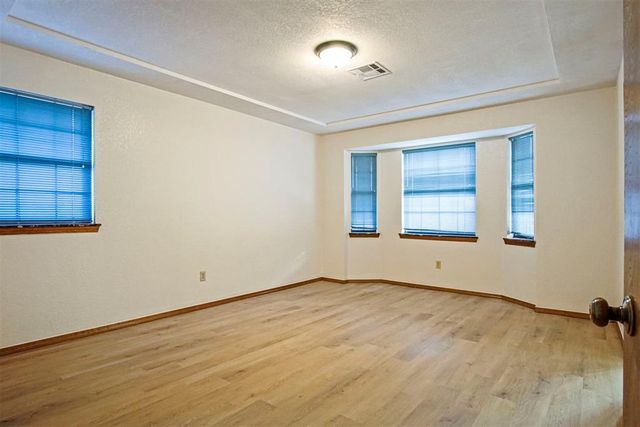 1125 N Patterson Drive, Moore, OK 73160