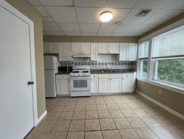70 Oliver Street 3f, Bristol, RI 02809