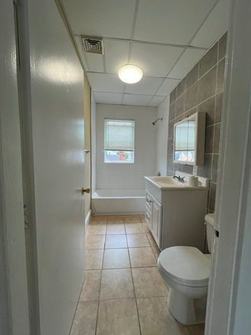 70 Oliver Street 3f, Bristol, RI 02809