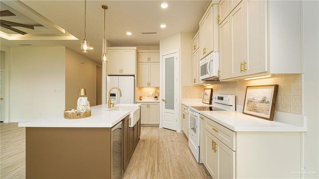 2820 N Alyna Avenue, Edinburg, TX 78541