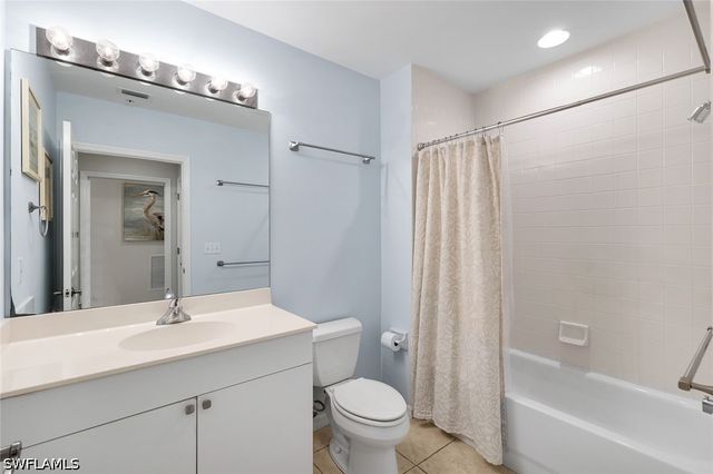 460 Launch CIR 202, Naples, FL 34108