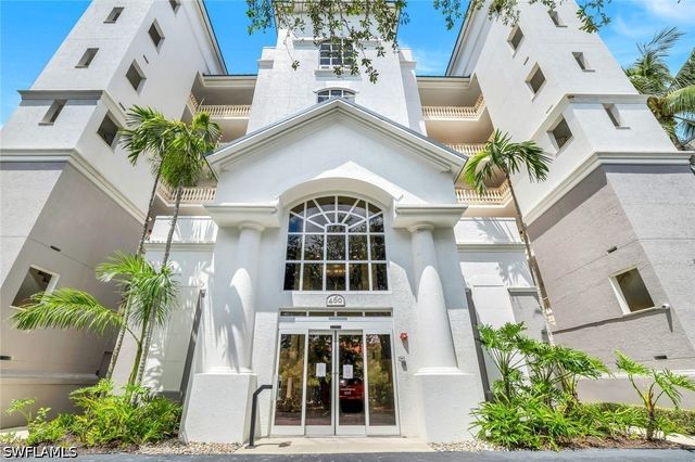 460 Launch CIR 202, Naples, FL 34108