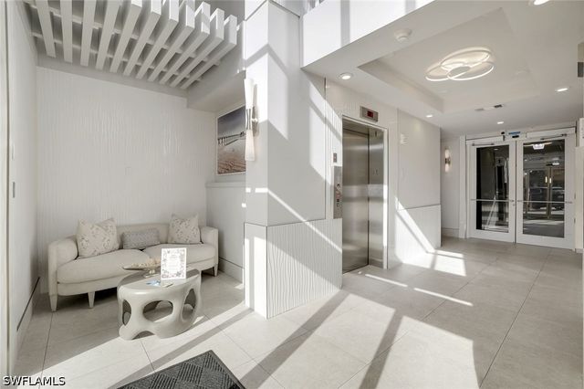 460 Launch CIR 202, Naples, FL 34108