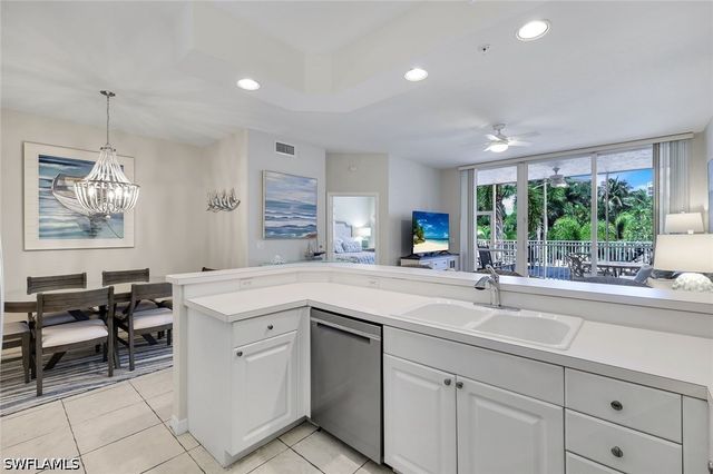 460 Launch CIR 202, Naples, FL 34108