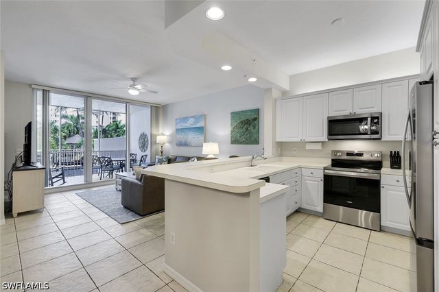 460 Launch CIR 202, Naples, FL 34108