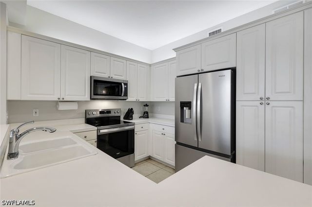 460 Launch CIR 202, Naples, FL 34108