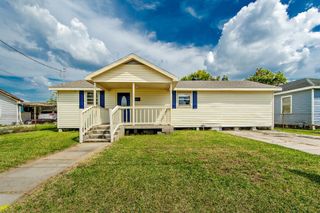 111 Roselawn Ave, Houma, LA 70363