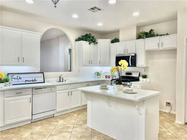 13953 Tawney Ridge Ln, Victorville, CA 92394