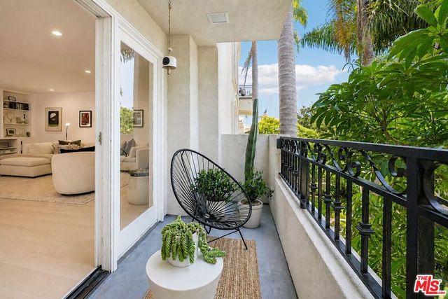 446 San Vicente Boulevard 202, Santa Monica, CA 90402