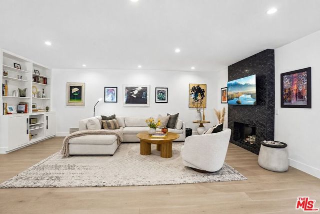 446 San Vicente Boulevard 202, Santa Monica, CA 90402