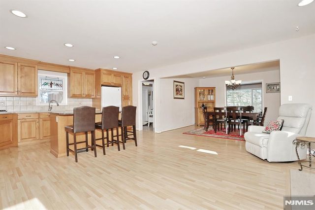 374 Annette Court, Wyckoff, NJ 07481