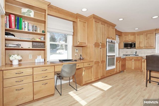 374 Annette Court, Wyckoff, NJ 07481