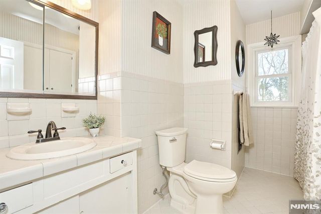 374 Annette Court, Wyckoff, NJ 07481