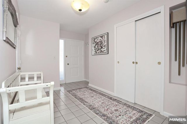 374 Annette Court, Wyckoff, NJ 07481