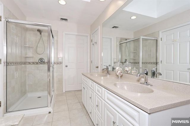 374 Annette Court, Wyckoff, NJ 07481