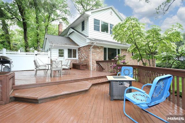 374 Annette Court, Wyckoff, NJ 07481