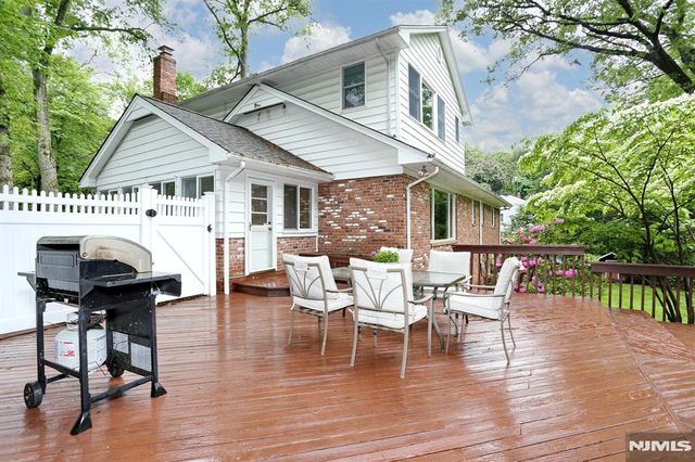 374 Annette Court, Wyckoff, NJ 07481
