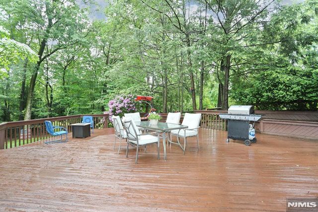 374 Annette Court, Wyckoff, NJ 07481