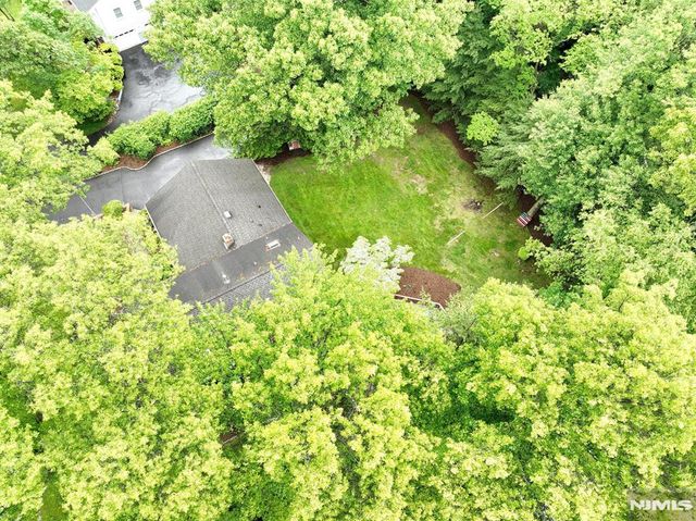 374 Annette Court, Wyckoff, NJ 07481