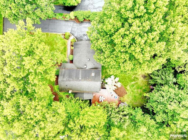 374 Annette Court, Wyckoff, NJ 07481