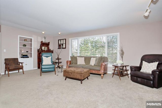 374 Annette Court, Wyckoff, NJ 07481