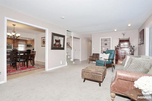 374 Annette Court, Wyckoff, NJ 07481