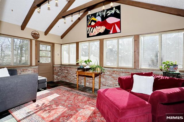 374 Annette Court, Wyckoff, NJ 07481