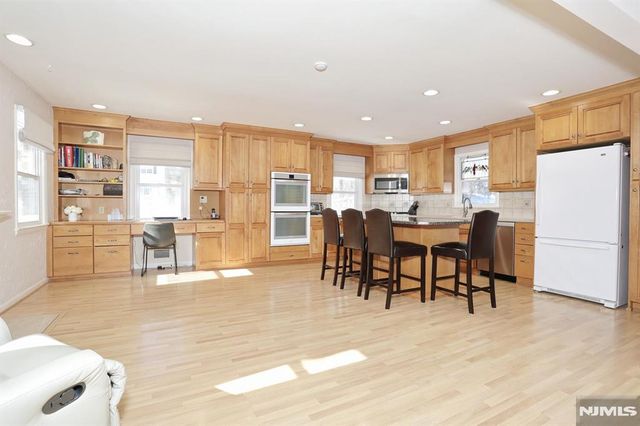 374 Annette Court, Wyckoff, NJ 07481