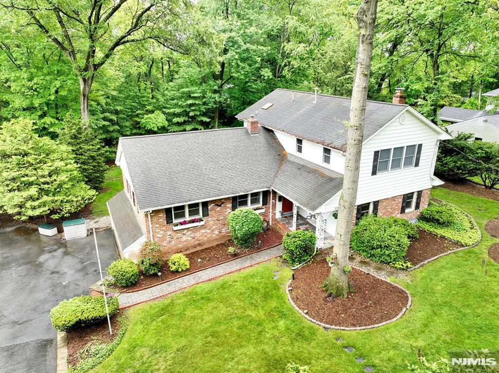 374 Annette Court, Wyckoff, NJ 07481