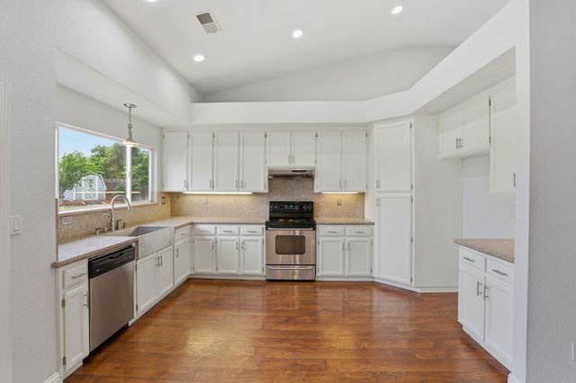 901 Appalosa Way, Tracy, CA 95376