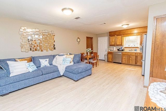 826 Myrtle St, Baker, LA 70714