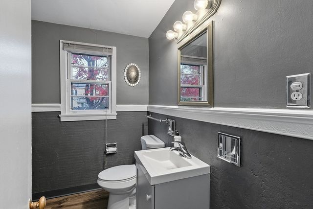 24 Berkshire St, Fitchburg, MA 01420