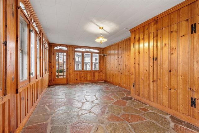 24 Berkshire St, Fitchburg, MA 01420