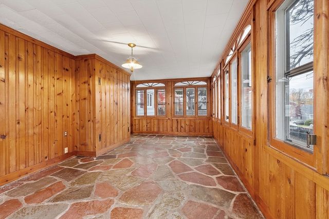 24 Berkshire St, Fitchburg, MA 01420