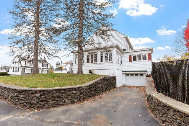 24 Berkshire St, Fitchburg, MA 01420