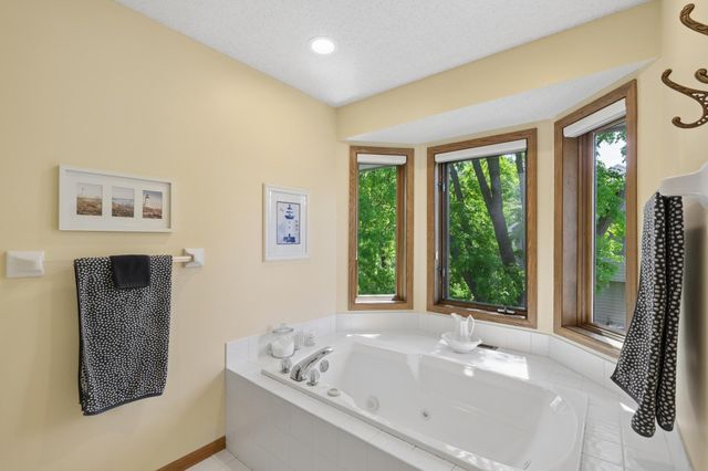 10190 170th Street W, Lakeville, MN 55044