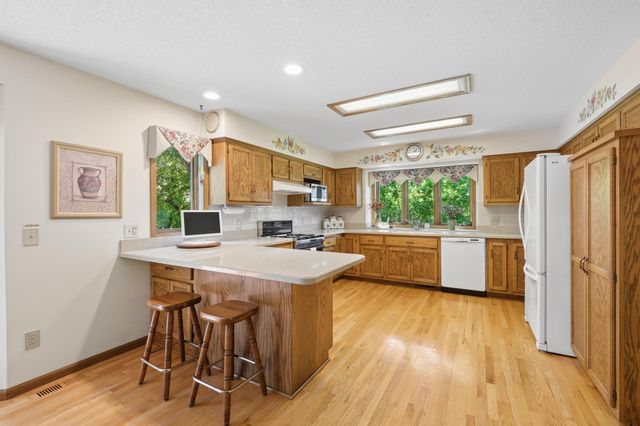 10190 170th Street W, Lakeville, MN 55044