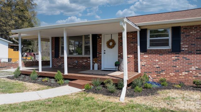 1231 2nd Street SE, Hickory, NC 28602