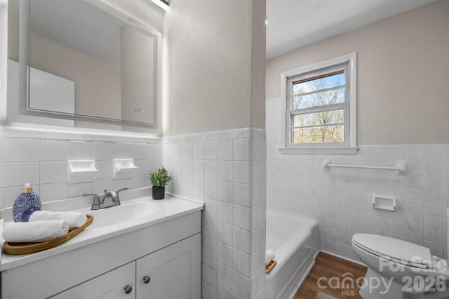 1231 2nd Street SE, Hickory, NC 28602