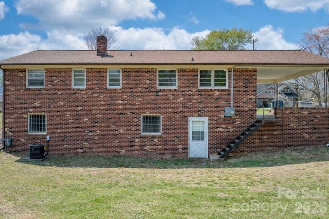 1231 2nd Street SE, Hickory, NC 28602