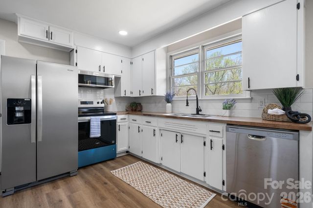 1231 2nd Street SE, Hickory, NC 28602