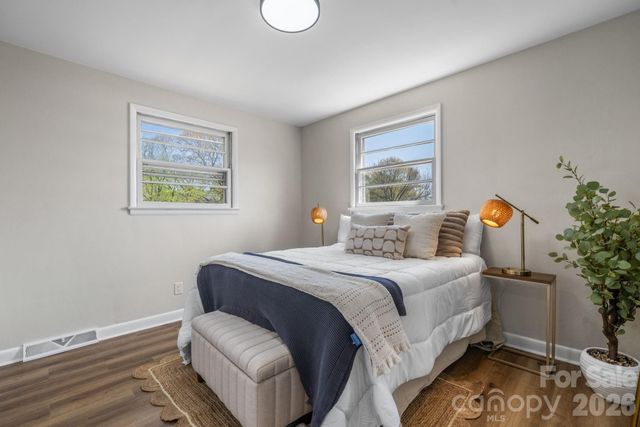 1231 2nd Street SE, Hickory, NC 28602