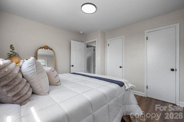 1231 2nd Street SE, Hickory, NC 28602